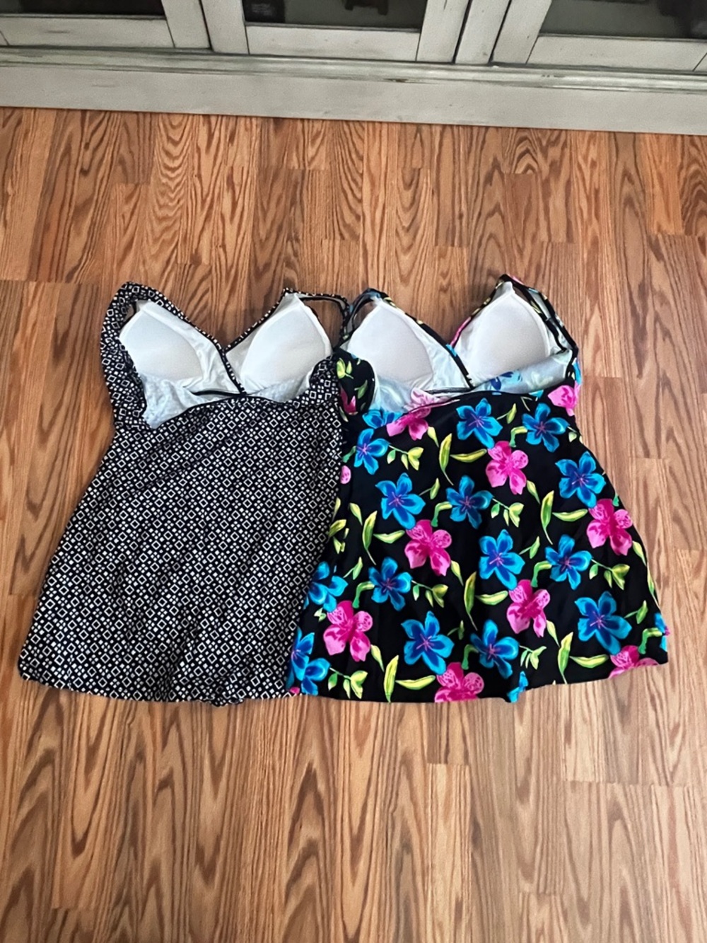Beautiful Floral Hawaiian & Black and White Swim Dress - XL - NWOT - Lot of 2 - Picture 4 of 9